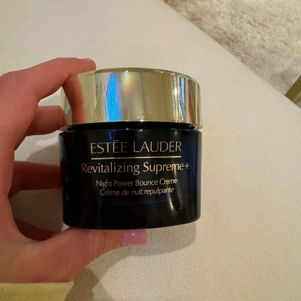 Estée Lauder Revitalizing Supreme+
Night Power Bounce Creme Moisturizer - Picture 6 of 7